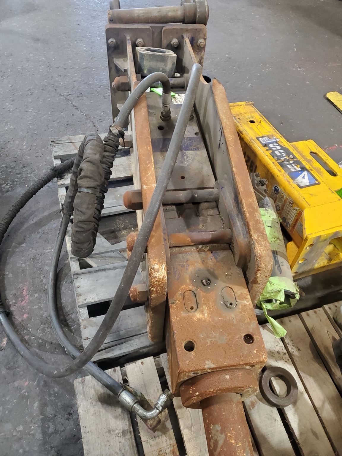 Hydraulic breaker before repair
