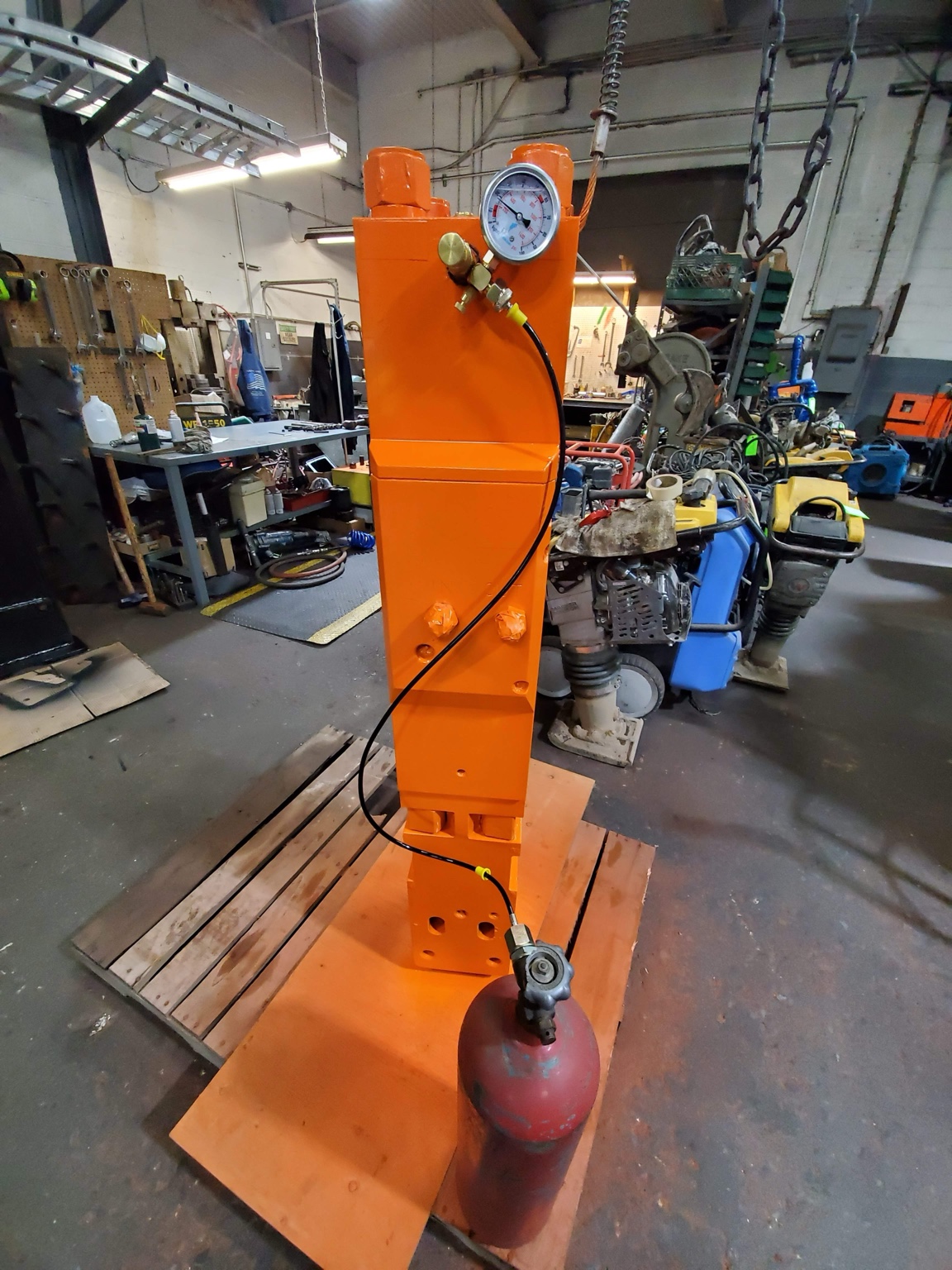 Hydraulic breaker pressure test