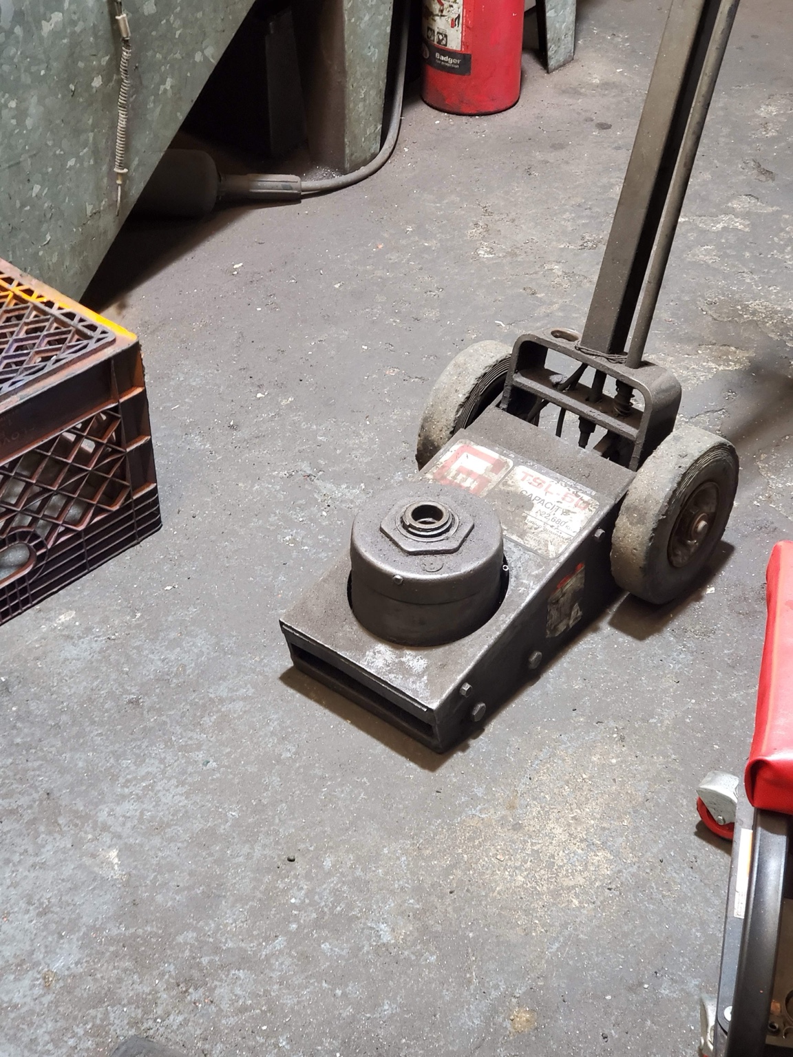 Heavy hydraulic lifting equipment before repair